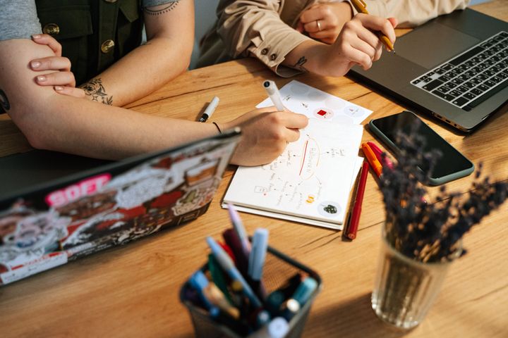 Lokale, unge LGBT+-stemmer og personer omkring disse mødes til workshop d. 19/11