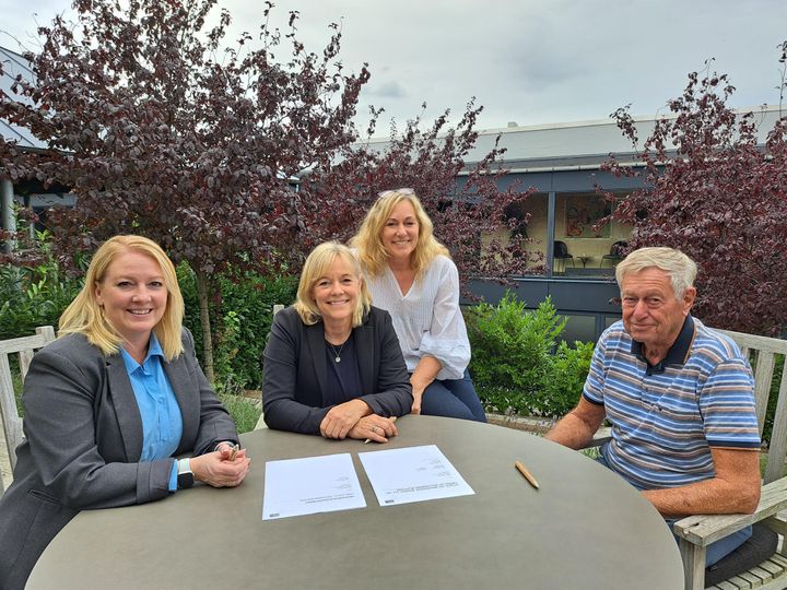 Bidragsyderne Helle Rasmussen, Jan Rasmussen, Helene Rasmussen samt borgmester i Egedal Kommune Vicky Holst Rasmussen