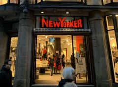 I november 2023 blev Skou Gruppen færdig med en omfattende modernisering af den store butiksejendom på Strøget i København, der huser NEW YORKER.