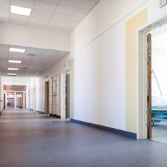 I kraft af aftalerne kommer Skou Gruppen til at byde på og gennemføre hoved- og totalentrepriser på blandet andet hospitalerne i Herlev, Hillerød, Gentofte (billedet er fra et tidligere projekt her) og Frederikssund - hospitaler, som Skou Gruppen i forvejen kender.