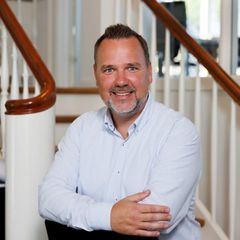 ”Ud over den nye rammeaftale med Region Hovedstaden, ser vi også en stigende efterspørgsel på eksisterende rammeaftaler, herunder på forsvarsområdet, hvor vi netop har indgået aftale om arbejde for yderligere 11 mio. kr. på Høvelte Kasserne, hvor vi i forvejen har løst en række større opgaver,” siger viceadm.  direktør Jesper Nicolaisen.