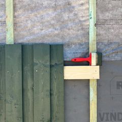 "Det var første gang, jeg brugte hampeblokkene, og jeg synes, det er fint at prøve nogle nye og mere bæredygtige materialer,” siger tømrer Rasmus Sønnesen fra Skou Gruppen.