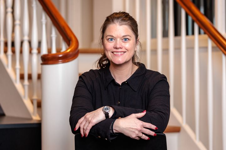 ”Hos Skou Gruppen skal jeg holde styr på en stor mængde sager og assistere byggelederne, så vores kunder både får udført de aftalte opgaver, får korrekte statusoplysninger og faktureres korrekt i henhold til deres betingelser,” forklarer Camilla Frisenette Narine.