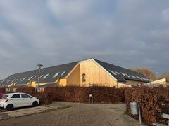 Når hele renoveringen er færdig, er der lagt 14.500 kvadratmeter nyt tag med nyt undertag og en forbedret isolering.