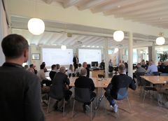 Fra Skou Gruppen deltog adm. direktør Martin Skou Heidemann, viceadm. direktør Jesper Nicolaisen og servicechef Michael Mortensen sammen med repræsentanter for de andre entreprenører, som har opnået nye rammeaftaler med Forsvaret.