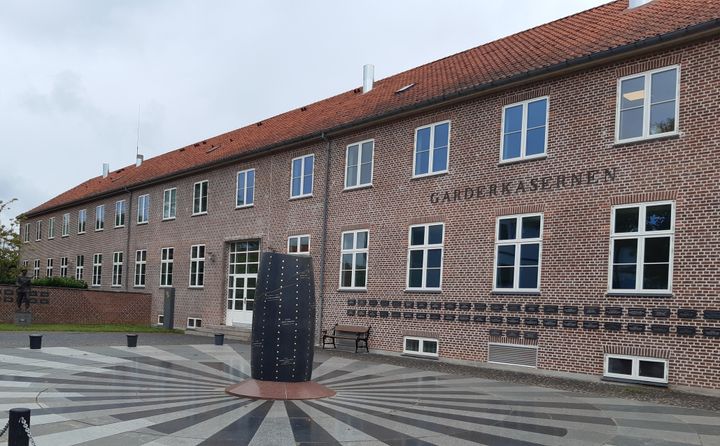 Bygning 60 blev oprindeligt opført i 1941 og blev senest gennemgribende renoveret i 1986. Skou Gruppen har gennemført den seneste gennemgribende renovering som led i rammeaftalen med Etablissement- og Terrænkommandoen i Region Hovedstaden.