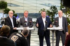 Topforhandlerne af industriens overenskomster. Fra venstre viceadm. direktør Kim Graugaard, DI, adm. direktør Lars Sandahl Sørensen, DI samt CO-industris formand, forbundsformand for Dansk Metal, Claus Jensen og CO-industris næstformand, formand for 3F Industri, Mads Andersen.