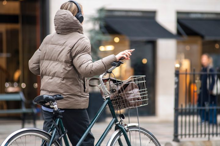 Kun 67 procent af danskerne betaler for at streame musik, mens hele 59 procent af den daglige tid danskerne bruger på musikstreaming foregår på gratistjenester.