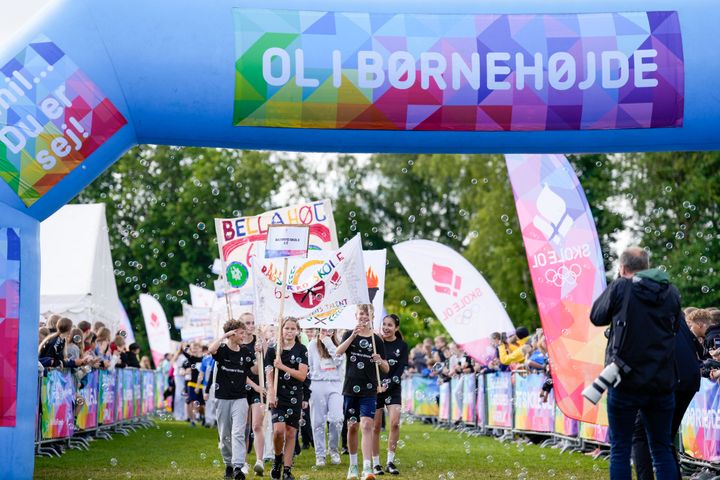 Der bliver fuld knald på fest, farver og fællesskab, når Skole OL-finalerne indtager Sundby Idrætspark om to uger.