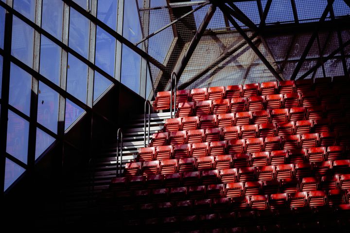2000 af de ikoniske røde sæder i Parken får nyt liv på Østerbro Stadion