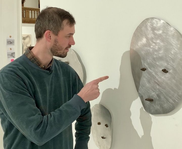 Værkerne "Shitface 1-3" har tidligere skabt ophedet debat i medierne, da blandt andet består af koprolit, der er forstenet afføring. Værkerne indgår i udstillingen "Københavnerstykker II" i Nikolaj Kunsthal.