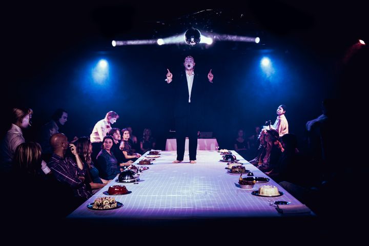 På Debut Fest får nye københavnske kunstnere mulighed for at præsentere deres værker. Det kan være alt fra musik, performance, maleri, installationer, film, teater og dans.