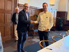 Administrerende direktør i Team Danmark, Peter Fabrin, og kultur-, fritids- og borgerserviceborgmester i Københavns Kommune, Christopher Røhl, underskrev mandag den nye aftale.