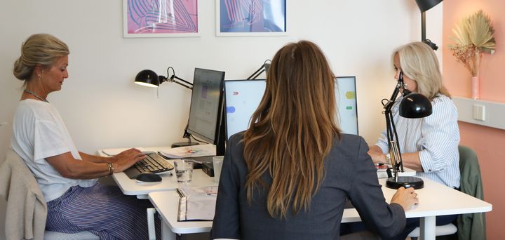 I chatten sidder frivillige klar til at tage imod og støtte pårørende til unge, der har det svært. Foto: headspace Danmark