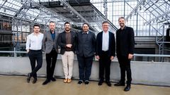 Fra venstre: Mikkel Bendixsen (Head of Events, TechBBQ), Kevin Thyge Helsinghof (Commercial Director, Bella Center Copenhagen), Sam Eshrati (COO, TechBBQ), Avnit Singh (CEO, TechBBQ), Jesper Møller (Chairman, TechBBQ), Christian Folden Lund (CEO, Bellagroup).