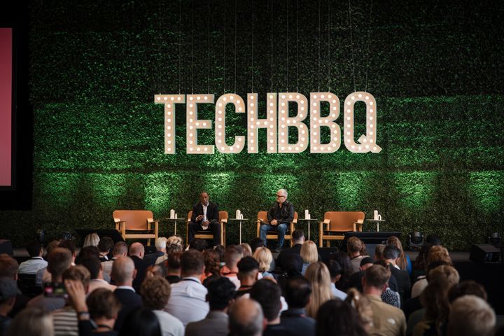 Larry Miller, leder af Jordan-brandet under Nike, og ekspert i branding og historiefortælling, bliver interviewet af Mike Butcher, tech journalist, tidligere hos TechCrunch, på TechBBQ 2025 i Bella Center Copenhagen.