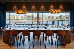 Også i restauranten er fokus på vandet og udsigten