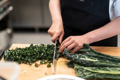 I flere kantiner er buffetten overvejende grøn. Foto: Martin Kaufmann.
