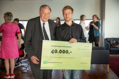 Sparringspartnernes formand Niels Buchholst uddelte i går 3 iværksætterpakker, hver bestående af 40.000 kr. og 12 timer med en erfaren sparringspartner. En af modtagerne var  Niels Tyge fra Haandholt i Hårlev (th.).