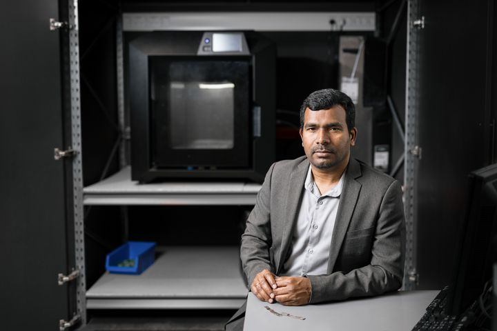 Subburaj Karupppasamy leder en forskergruppe på Aarhus Universitet, der udvikler en helt ny type mekaniske implantater til kroppen.