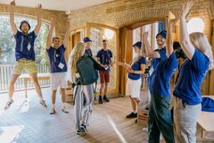 Tutorer tager imod de mange nye studerende i Aulaen ved Aarhus Universitet. Studiestarten foregik på flere forskellige lokaliteter afhænig af ingeniørretning.