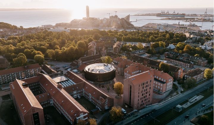En milliardstor europæisk innovationsindsats (EIT Water) med fokus på fremtidens vand får hovedkvarter i Aarhus. Nu donerer Grundfos Fonden 40 millioner kroner til Aarhus Universitet til støtte for lanceringen (Foto: Jens Hartmann, AU)