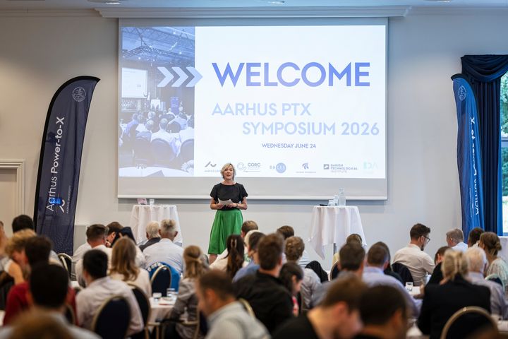 Anne Marie Damgaard, direktør for DaCES – Danish Center for Energy Storage, deltog i Aarhus Power-to-X Symposium 2026, hvor forskere, virksomheder og beslutningstagere diskuterede de næste skridt for Power-to-X i Europa.