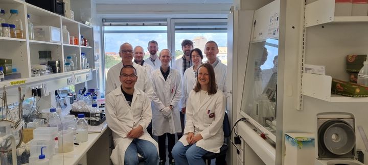 Forskerholdet er samlet i Aarhus Universitets laboratorier.