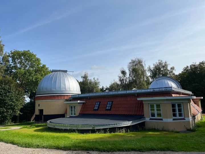 Det nyrestaurerede Ole Rømer Observatoriet er også værd at opleve udefra i dagslys.