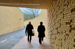 De røde mursten blander sig på smukkeste vis med de gule, når man bevæger sig under Nørrebrogade.