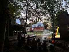 Nat på observatoriet. De lyse nætter giver mulighed for spændende natteoplevelser med astronomiformidling.