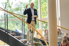 "Det glæder mig som kulturrådmand, at udstillingen er skabt med og til byens børn og unge," sagde rådmand for Kultur og Borgerservice Jesper Kjeldsen, Aarhus Kommune.