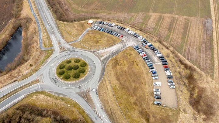 Den populære samkørselsplads i Hornstrup skal flyttes for at gøre plads til udvidelsen af E45. Foto: Vejdirektoratet