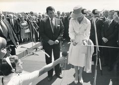 H.M. Dronning Margrethe var den 30. maj 1978 den første til at køre over den 1,7 kilometer lange Sallingsundbro, der forbinder Mors og Salling.