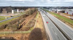 I næste uge gør Vejdirektoratet klar til at tage de første spadestik til den egentlig udvidelse af selve motorvejen. Det sker med på de seks kilometer mellem Vejle N og Hedensted ved Sole Bæk.
