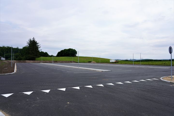 En ny og dobbelt så stor samkørselsplads står klar til pendlere på Bøgehøjvej i Horsens V.