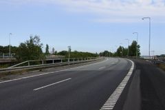 Motorvejsbroen fører E39 Hirtshalsmotorvejen over E45 Frederikshavnmotorvejen. Foto: Vejdirektoratet