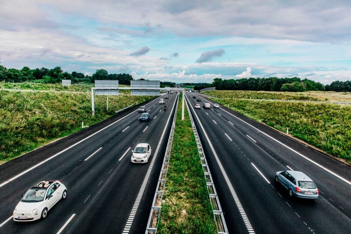 Nogle trafikanter på de danske motorveje undlader at holde til højre, selvom der er plads - til stor frustration for mange andre bilister. Foto: Vejdirektoratet