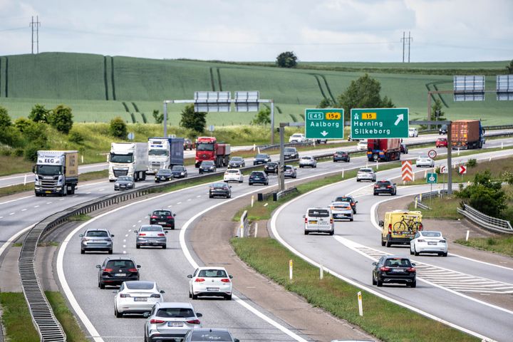 De lavere hastigheder bekræftes af trafikanterne selv. I en rundspørge angiver tre ud af fire trafikanter, at de bevidst kører langsommere. Foto: Vejdirektoratet