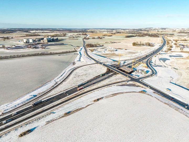 Trafikanter skal benytte en ny midlertidig vej øst for E45 ved Horsens N det næste halve år.