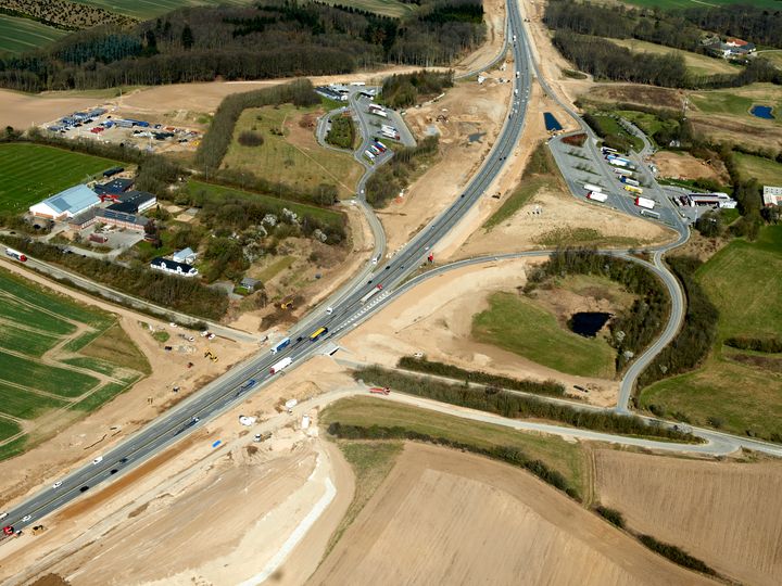Til- og frakørsel <54> Ejer Bavnehøj og de tilknyttede rastepladser lukkes i perioder fra maj-juli.