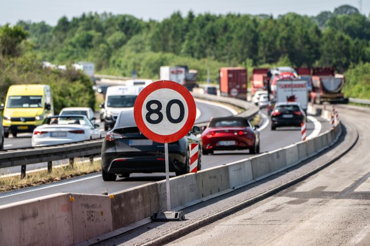 Vejdirektoratets kampagne skal minde trafikanterne om at overholde fartgrænsen ved vejarbejderne. Foto: Vejdirektoratet