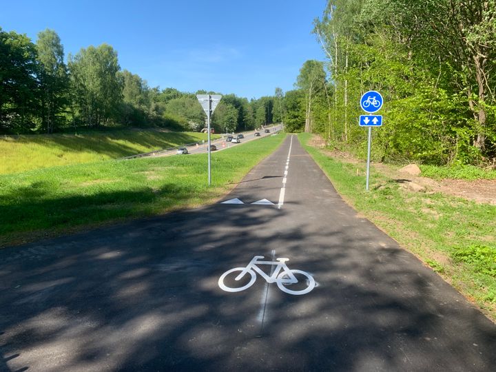 Foto af den nye cykelsti set fra Funkevej i Hillerød. Foto: Vejdirektoratet.