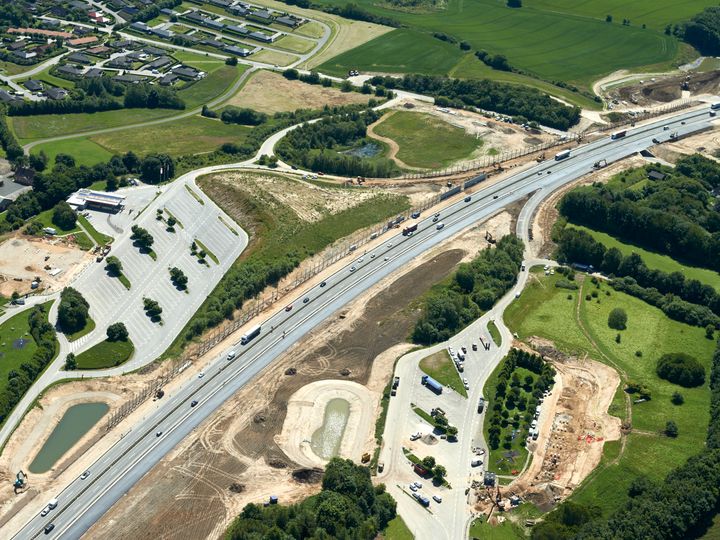 Rastepladserne ved Ejer Bavnehøj er klar til åbning efter ombygning af til- og frakørsler.