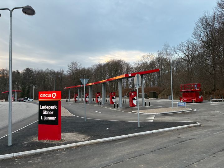 Ladepark ved rasteplads Himmerland Vest, som drives af Circle K. Foto: Vejdirektoratet