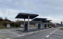 Ladepark ved rasteplads Harte Nord, som drives af E:ON. Foto: Vejdirektoratet