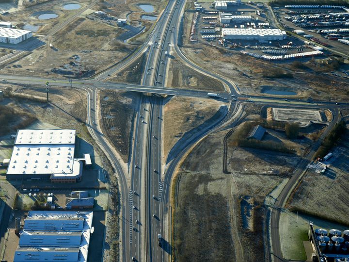 Der skal lægges slidlag på den udbyggede motorvej her fra Hedensted <58> til Vejle.