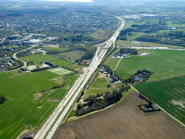 Luftfoto af vejarbejde ved Hillerødmotorvejens forlængelse