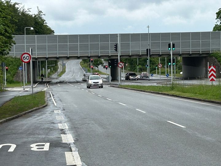 Vejdirektoratet har ombygget krydset mellem Sundbrovej og Johannes Jørgensens Vej til et lyskryds for at øge trafiksikkerheden. Foto: Vejdirektoratet