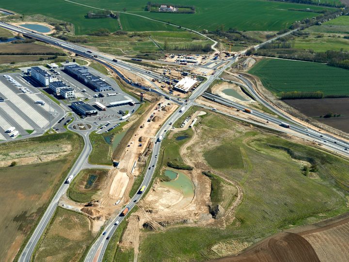 Vejdirektoratet spærrer Vestvejen mellem til- og frakørslerne til E45 og rundkørslen øst for motorvejen ved Overholm/Sønderholm.
